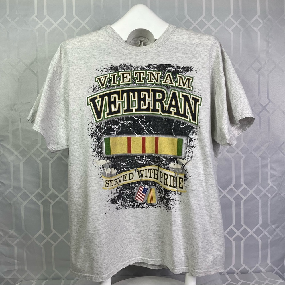 Gildan Vietnam Veteran Served with Pride Graphic T-Shirt XL Gray